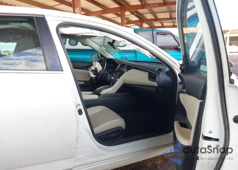 2020 Honda Insight Touring z USA, uszkodzony, nr VIN 19XZE4F99LE010396